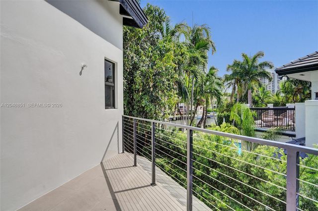 113 Holiday Drive, Hallandale Beach, FL 33009