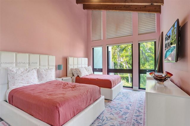 113 Holiday Drive, Hallandale Beach, FL 33009