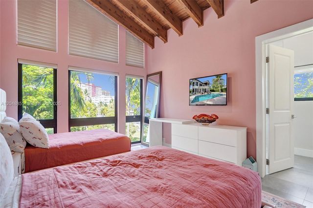 113 Holiday Drive, Hallandale Beach, FL 33009