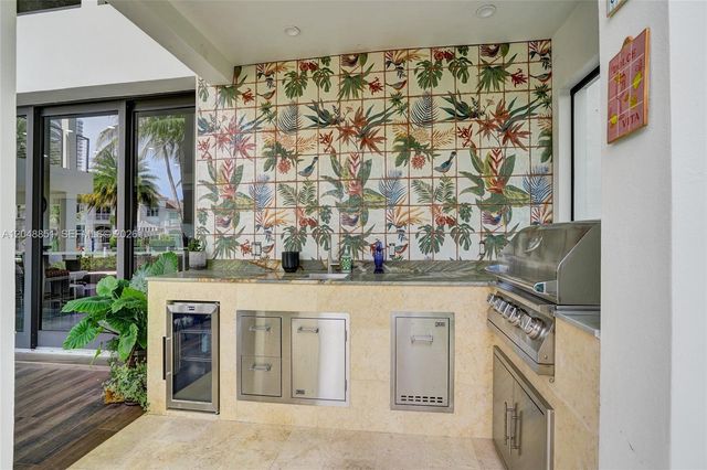 113 Holiday Drive, Hallandale Beach, FL 33009