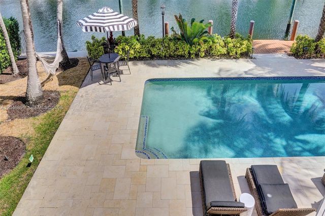 113 Holiday Drive, Hallandale Beach, FL 33009
