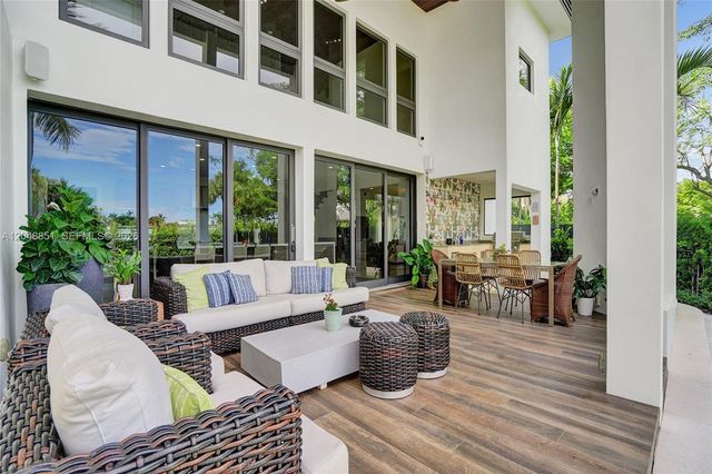 113 Holiday Drive, Hallandale Beach, FL 33009