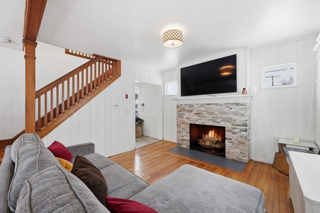 170 Plumtree Rd, Springfield, MA 01118