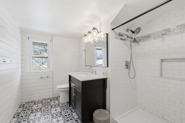 170 Plumtree Rd, Springfield, MA 01118