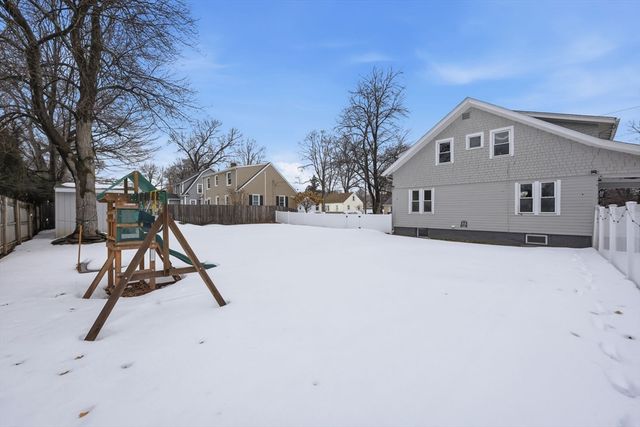 170 Plumtree Rd, Springfield, MA 01118