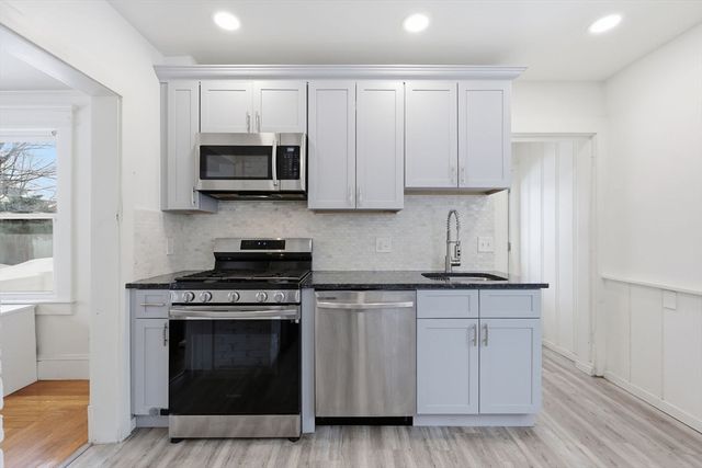 170 Plumtree Rd, Springfield, MA 01118