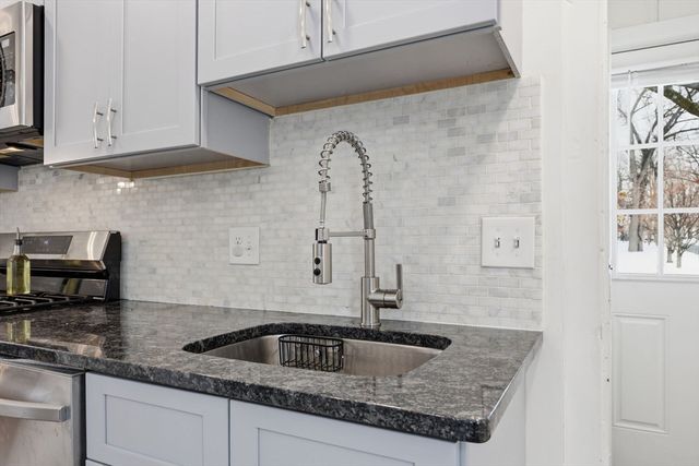 170 Plumtree Rd, Springfield, MA 01118