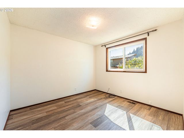 6323 B St, Springfield, OR 97478