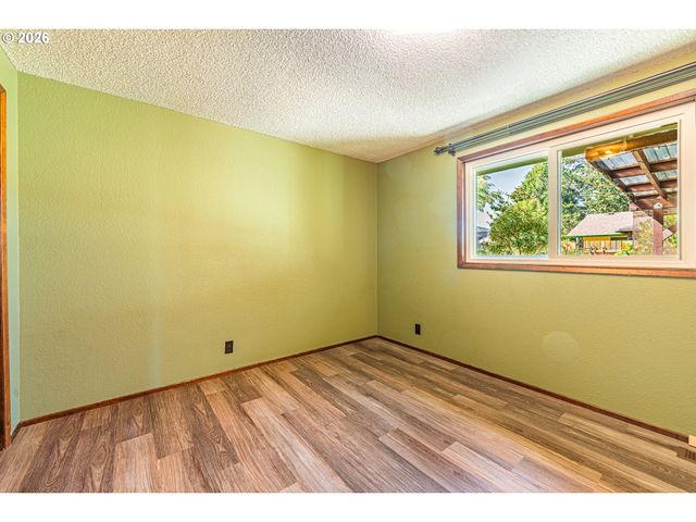 6323 B St, Springfield, OR 97478