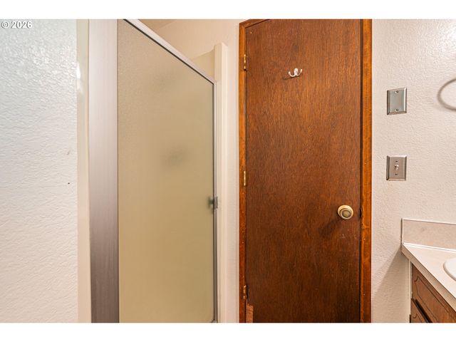 6323 B St, Springfield, OR 97478