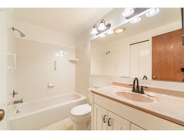 6323 B St, Springfield, OR 97478