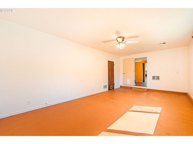 6323 B St, Springfield, OR 97478
