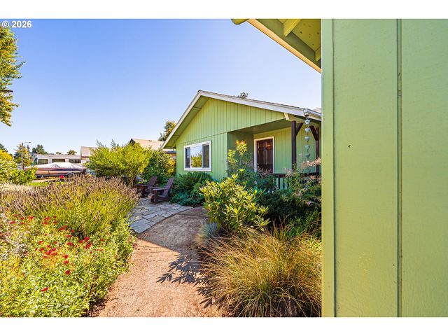 6323 B St, Springfield, OR 97478