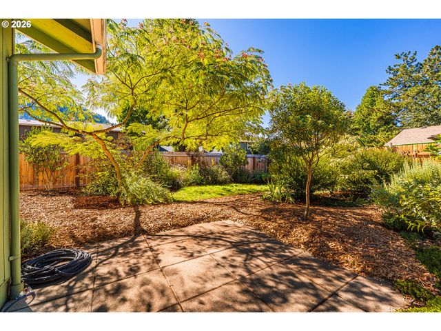6323 B St, Springfield, OR 97478