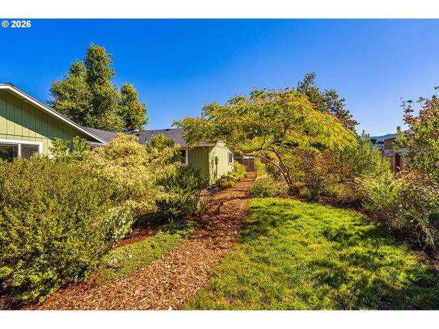 6323 B St, Springfield, OR 97478