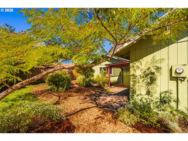 6323 B St, Springfield, OR 97478