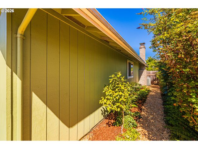 6323 B St, Springfield, OR 97478