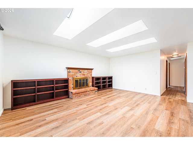 6323 B St, Springfield, OR 97478