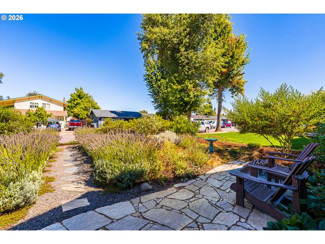 6323 B St, Springfield, OR 97478