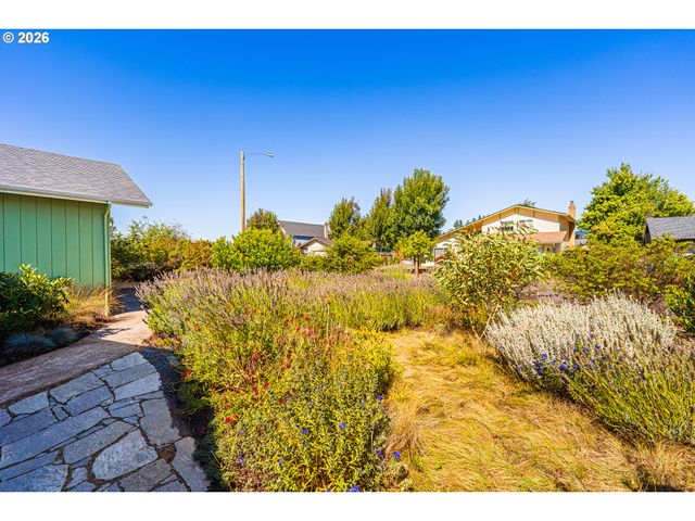 6323 B St, Springfield, OR 97478