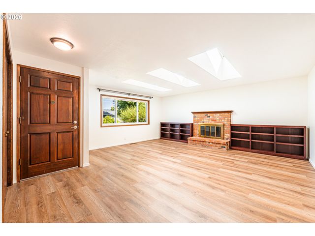 6323 B St, Springfield, OR 97478