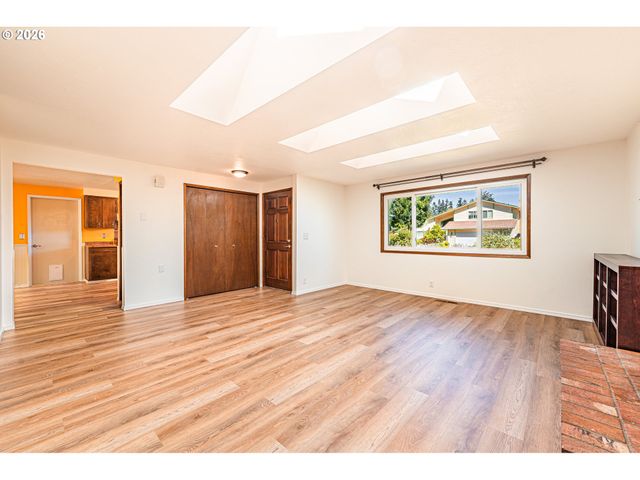 6323 B St, Springfield, OR 97478
