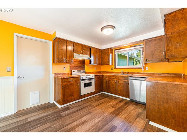 6323 B St, Springfield, OR 97478