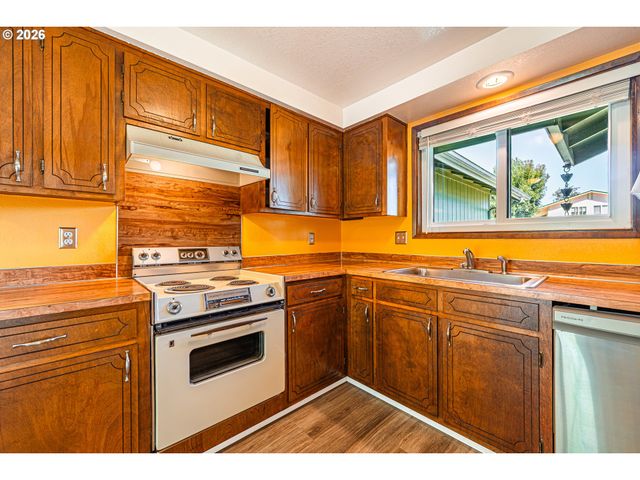 6323 B St, Springfield, OR 97478