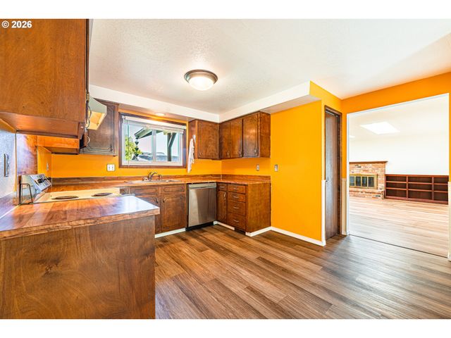 6323 B St, Springfield, OR 97478