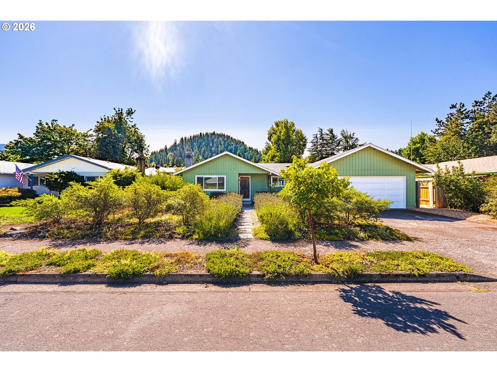 6323 B St, Springfield, OR 97478