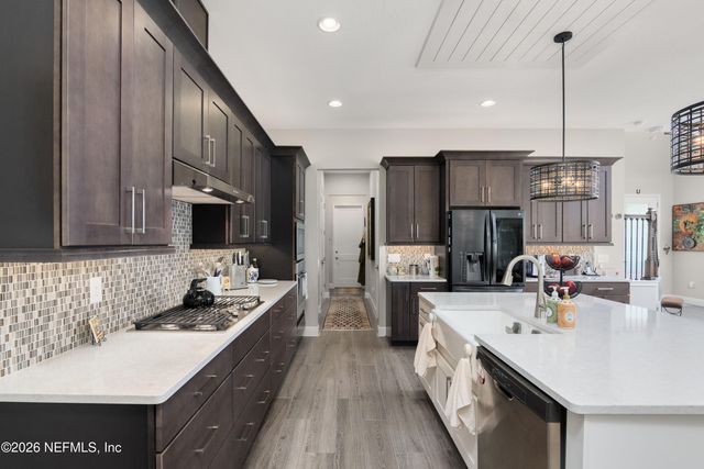 703 RUM RUNNER Way, St. Johns, FL 32259