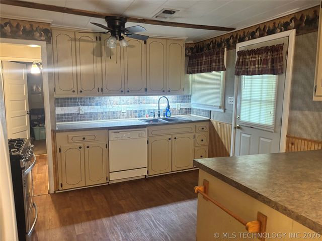 1229 E 10th Street, Okmulgee, OK 74447