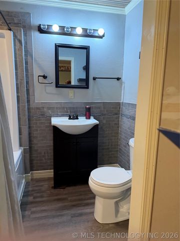 1229 E 10th Street, Okmulgee, OK 74447