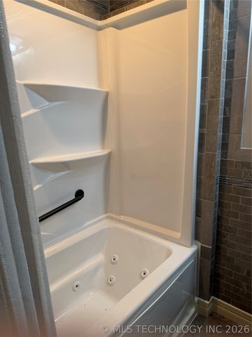 1229 E 10th Street, Okmulgee, OK 74447
