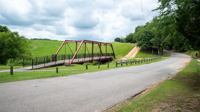 000 Bluebonnet Avenue, Denison, TX 75020