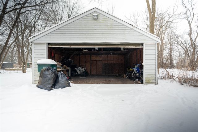 2105 Mary Avenue, Lansing, MI 48910