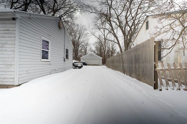 2105 Mary Avenue, Lansing, MI 48910