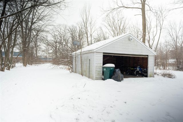 2105 Mary Avenue, Lansing, MI 48910