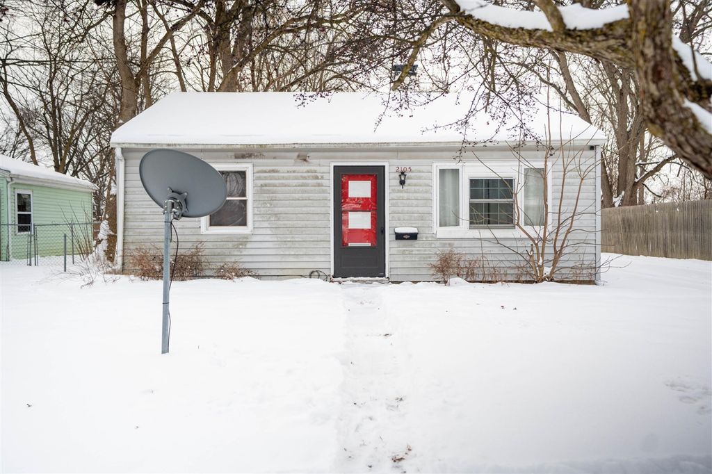 2105 Mary Avenue, Lansing, MI 48910