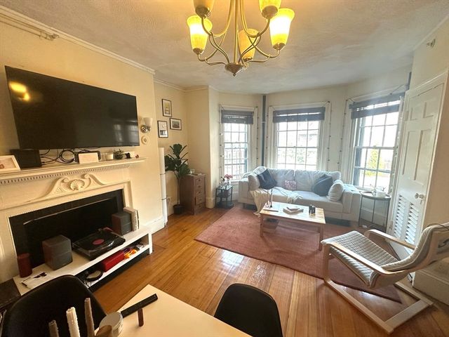 15 Charles 3L, Boston, MA 02114