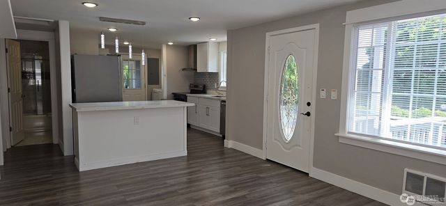 12053 70 Avenue S, Seattle, WA 98178