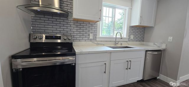 12053 70 Avenue S, Seattle, WA 98178