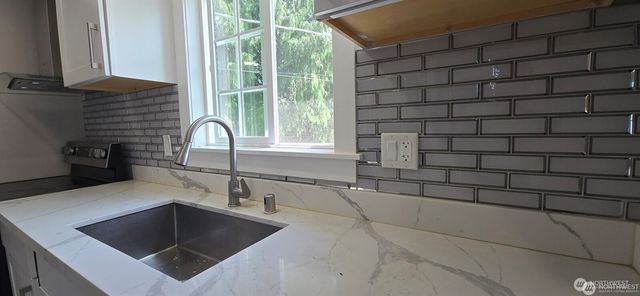 12053 70 Avenue S, Seattle, WA 98178