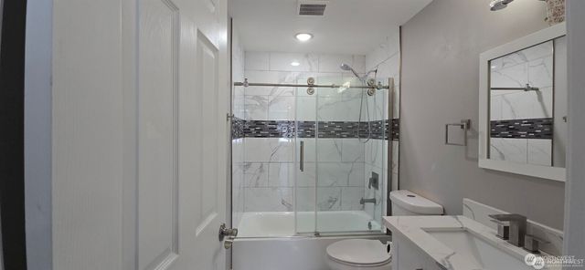 12053 70 Avenue S, Seattle, WA 98178