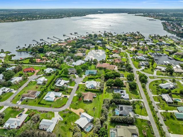 2415 NW Cove View, Stuart, FL 34994