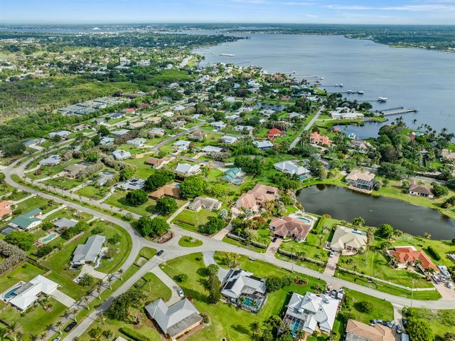 2415 NW Cove View, Stuart, FL 34994