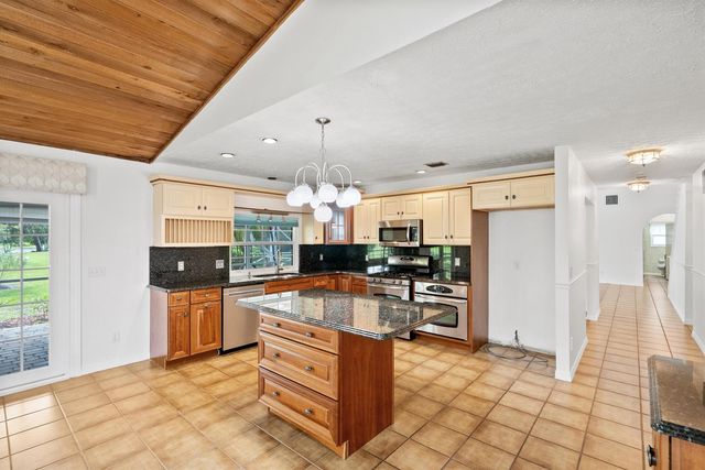 2415 NW Cove View, Stuart, FL 34994