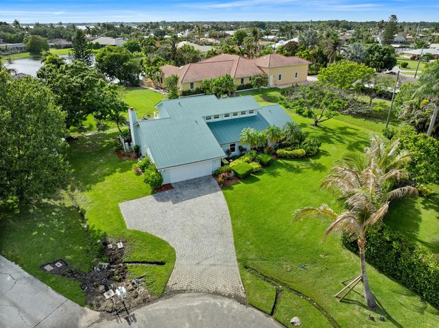2415 NW Cove View, Stuart, FL 34994