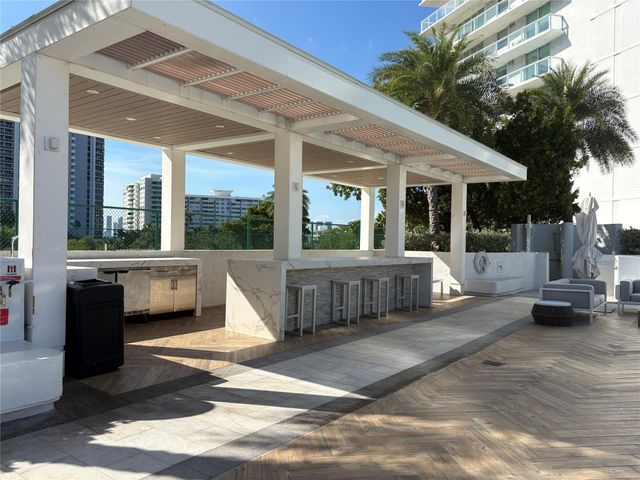 10 Venetian Way 502, Miami Beach, FL 33139