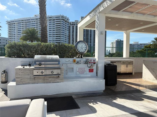 10 Venetian Way 502, Miami Beach, FL 33139